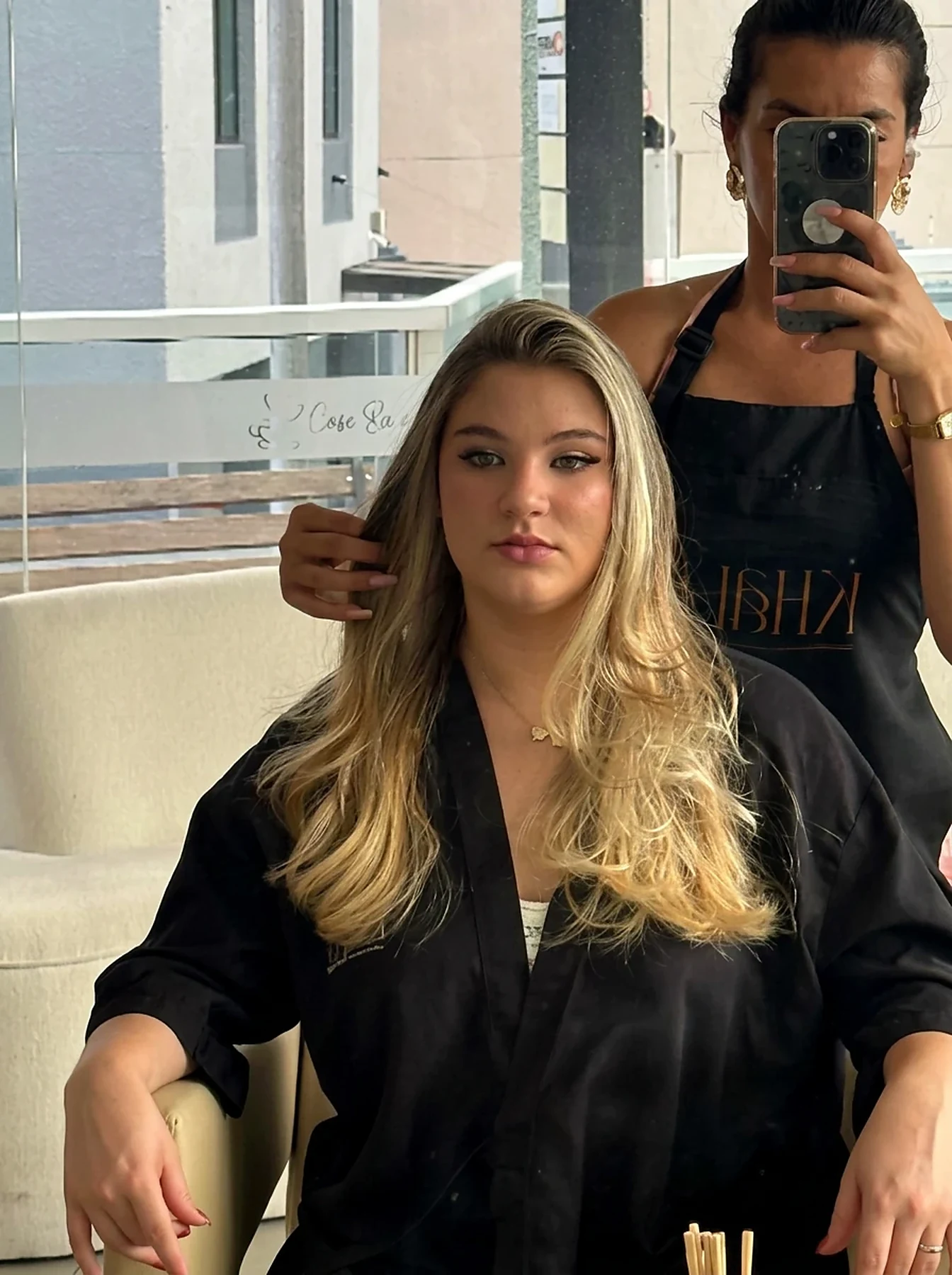 Loiro iluminado com ondas longas